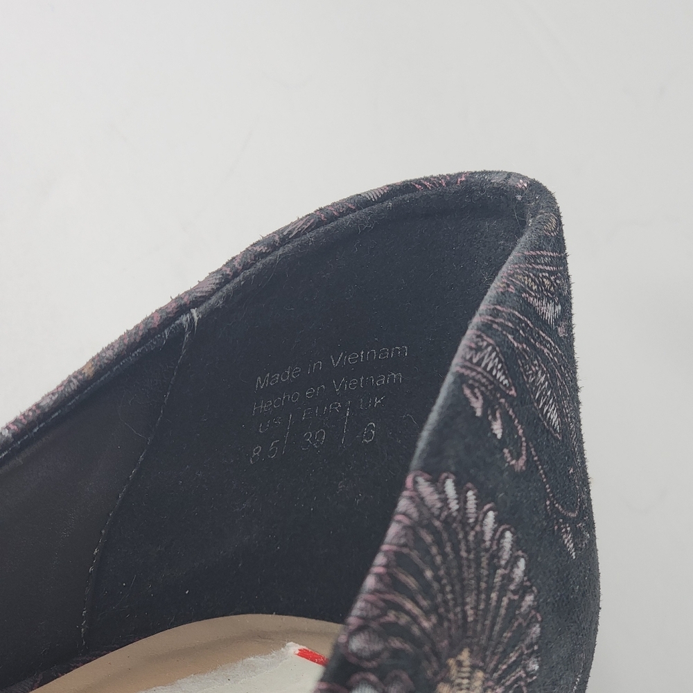 ALDO Black Pointed Floral Heels. - Picture 9 of 10